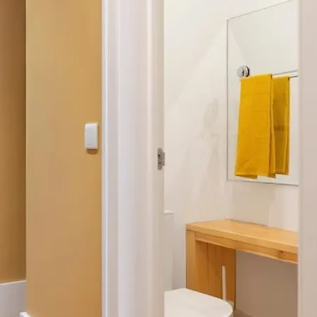 снеск Q,r-с0de First -,-3-bedroom With River View - Baixa דירה